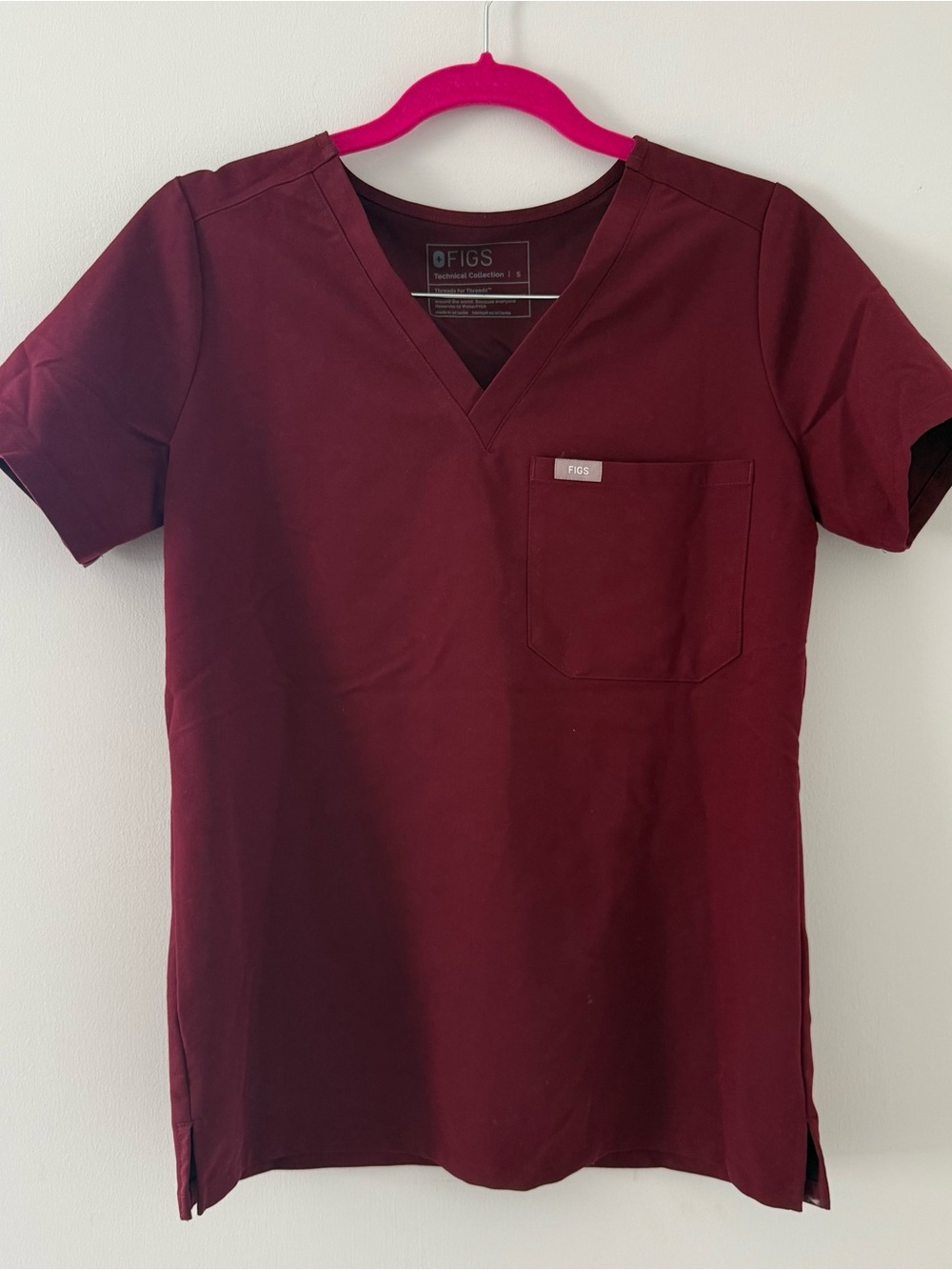 Figs Women’s V-Neck Scrub Top in Burgundy